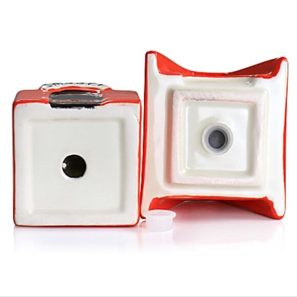 Peanuts Classic Dog House Salt & Pepper Set - Picture 3 of 11